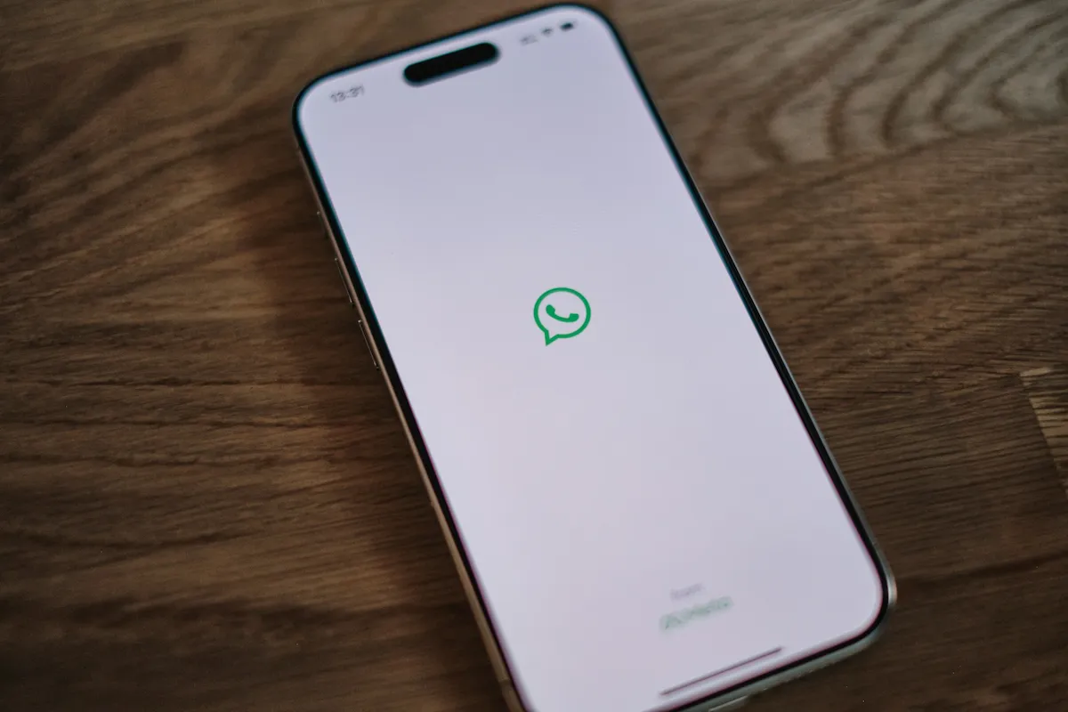 Imagen destacada del artículo: Cómo Automatizar WhatsApp Business para tu Negocio en 2026